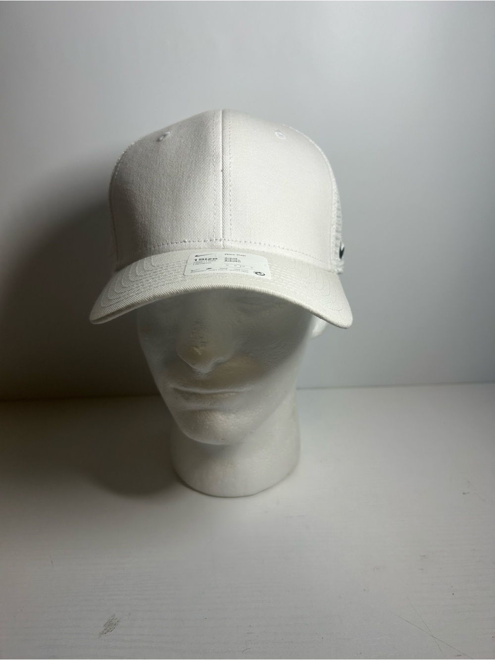 Nike White Men's Baseball Cap with Subtle Logo